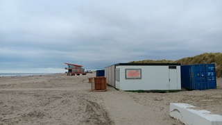 Bewolkt strand