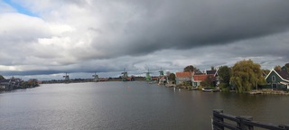 Donkere wolkjes boven zaanse schans