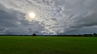 Een paar seconden liet de zon zich zien