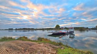 gladder rijn in ochtendlicht