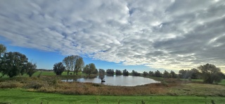 Bewolking en een mooie scheidslijn vanmorgen 