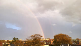 Regenboog tijdens buien 