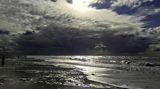 Tegenlicht op het strand 