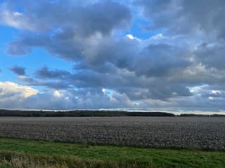 Dreigende wolkenlucht zeeuwse eilanden 