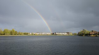 Regenboog in tweede helft middag bij Houten