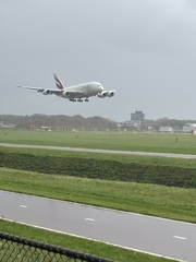 A380 trotseert de buien