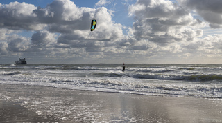 Veel wind en toenemende bewolking langs de kust