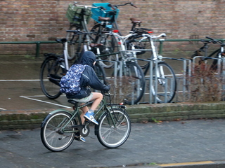 Kanjer in korte broek...