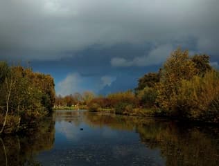Tussen de buien door schijnt de zon 