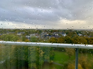 Zachtjes tikt de regen...