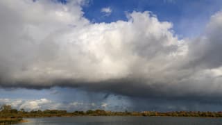 Regenstrepen in de verte 