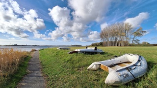 Langs het Veerse-Meer; volop zon met vriendelijke stapelwolken