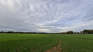 Aardig dik wolkendek in Denekamp, tijdstip foto 15.00 uur