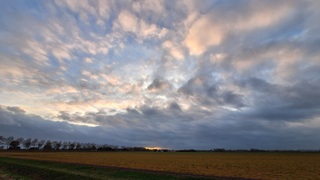 Kleur in de lucht net vóór zonsondergang
