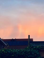 Zonsopgang met regenboogstrepen