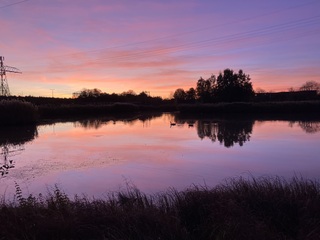 Weerspiegeling mooie gekleurde lucht 