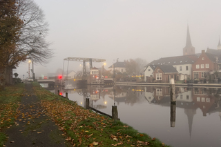 Mistig en rustig weerbeeld. 