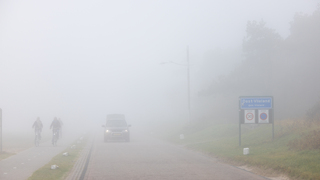 Dichte mist Havenweg Vlieland