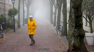 Mistige Dorpsstraat op Vlieland