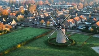 Molen bij zonsopkomst