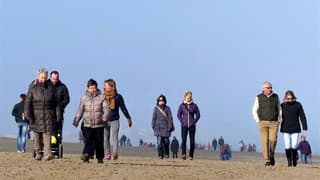 Druk strand wandelweer