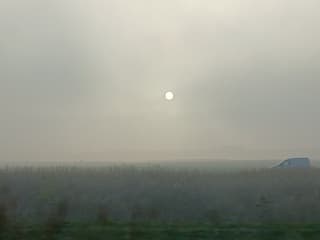 Vreemde zon door de mist