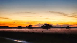 zonsondergang in de mist Ermelose heide 