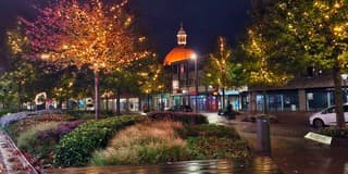 Regen en bewolking maar mooie feestverlichting in Beverwijk 