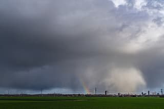 Hagelbui met regenboog