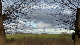 De Rook van de RWE centrale gaat recht omhoog