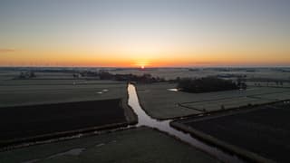 Eerst zonnestralen op de koude landerijen 08:15uur