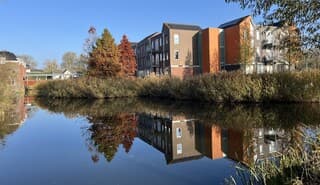 Geen winjd, water lijkt wel een spiegel