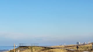 Volop opklaringen bij een knalblauwe lucht 