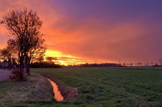 Zonsopkomst vlak voor de sneeuwbui 