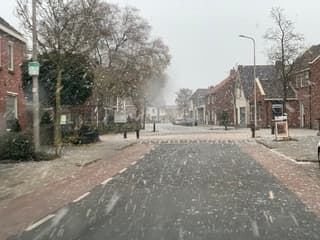 Paar minuten grote sneeuwvlokken 