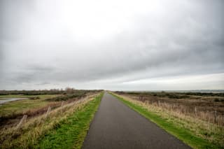Regenbuien boven zee