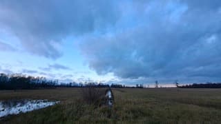 Wolken en blauwe lucht in Belt-Schutsloot