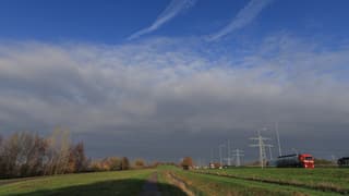 Knipoog van de zon en de bewolking neemt toe