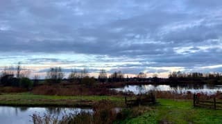 Bewolkt met beetje ochtendrood 