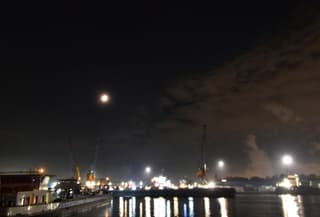 Toenemende bewolking met Maan 