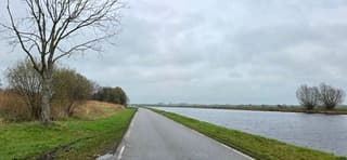 Dichte bewolking boven de provincie Friesland vanmiddag 