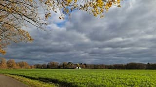 Wolkenlucht,  zon en wind