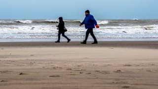 STEVIGE WIND AAN ZEE
