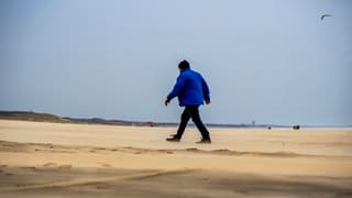 STEVIGE WIND AAN ZEE