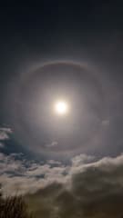 Maan met Halo