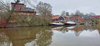 Weerspiegeling in het water in de provincie Groningen 