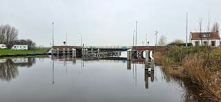 Bewolking en een mooie weerspiegeling in het water 