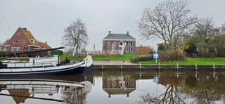 Bewolking en een mooie weerspiegeling in het water 