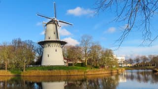 Mooie zonnige winterdag, paar wolkjes