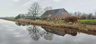 Bewolking en weerspiegeling in het water vanmiddag 